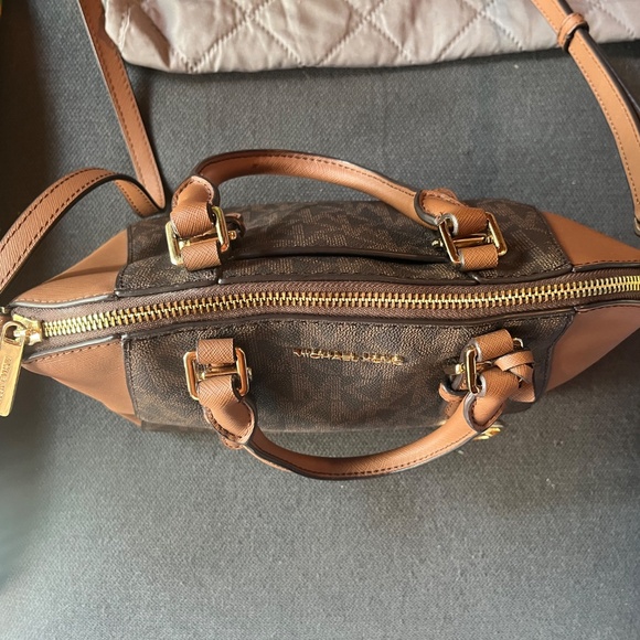 Michael Kors Bag - Picture 2 of 6